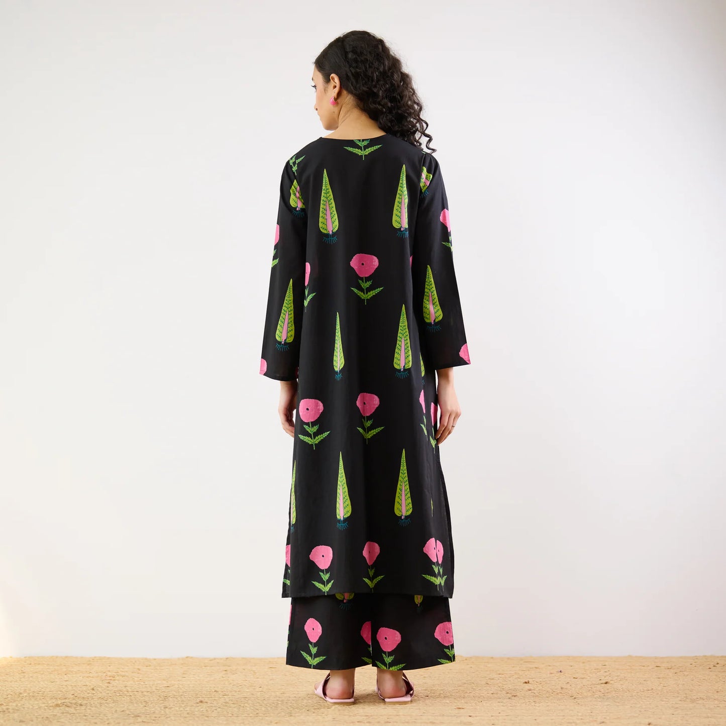 Printed V-Neck Kurta Set with Contrast Border